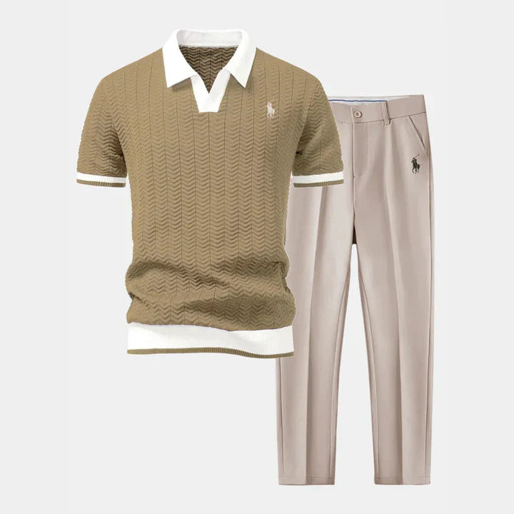 Conjunto RL™: polo con cuello en V y pantalones ajustados slim fit.