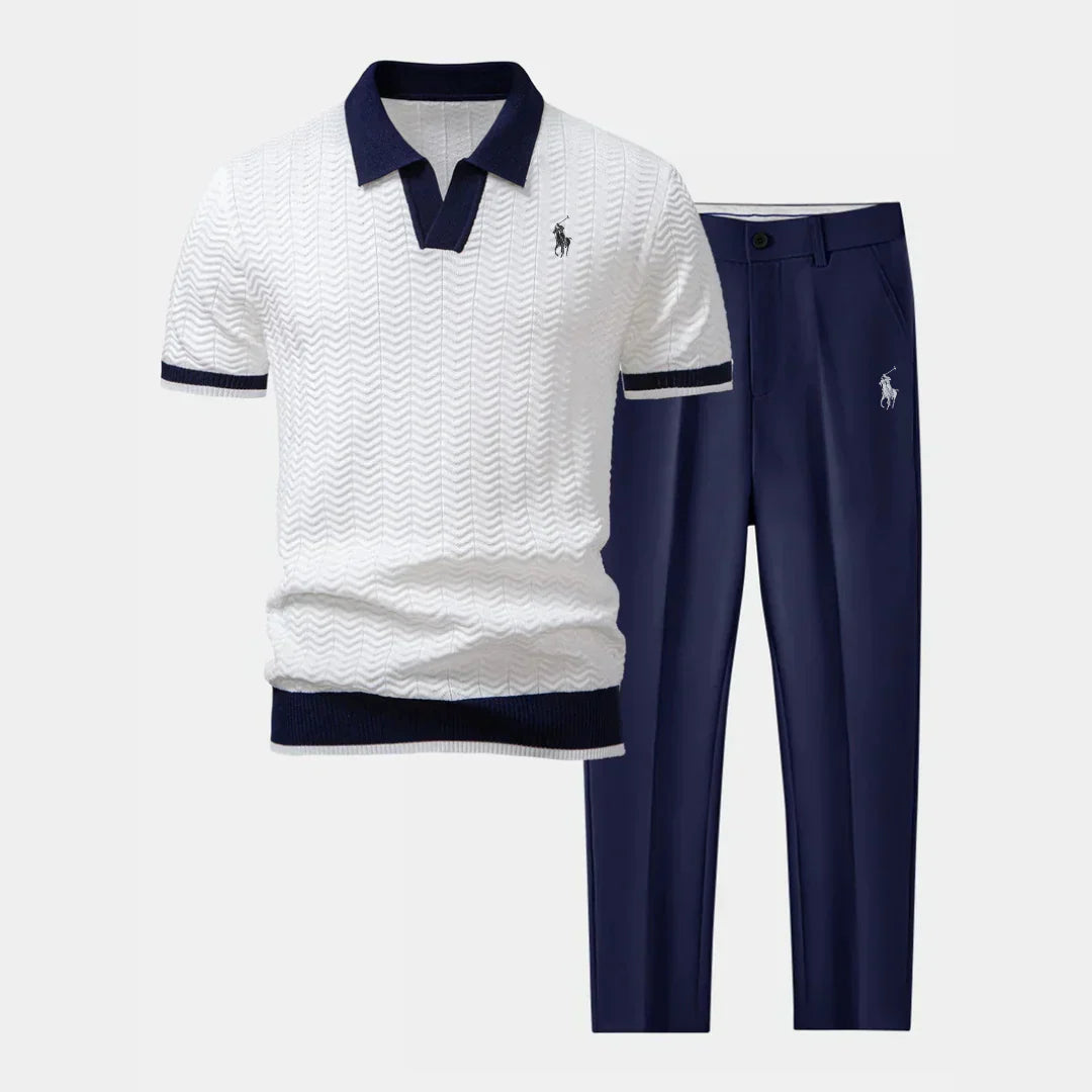 Conjunto RL™: polo con cuello en V y pantalones ajustados slim fit.