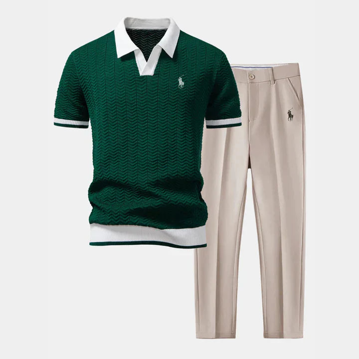 Conjunto RL™: polo con cuello en V y pantalones ajustados slim fit.